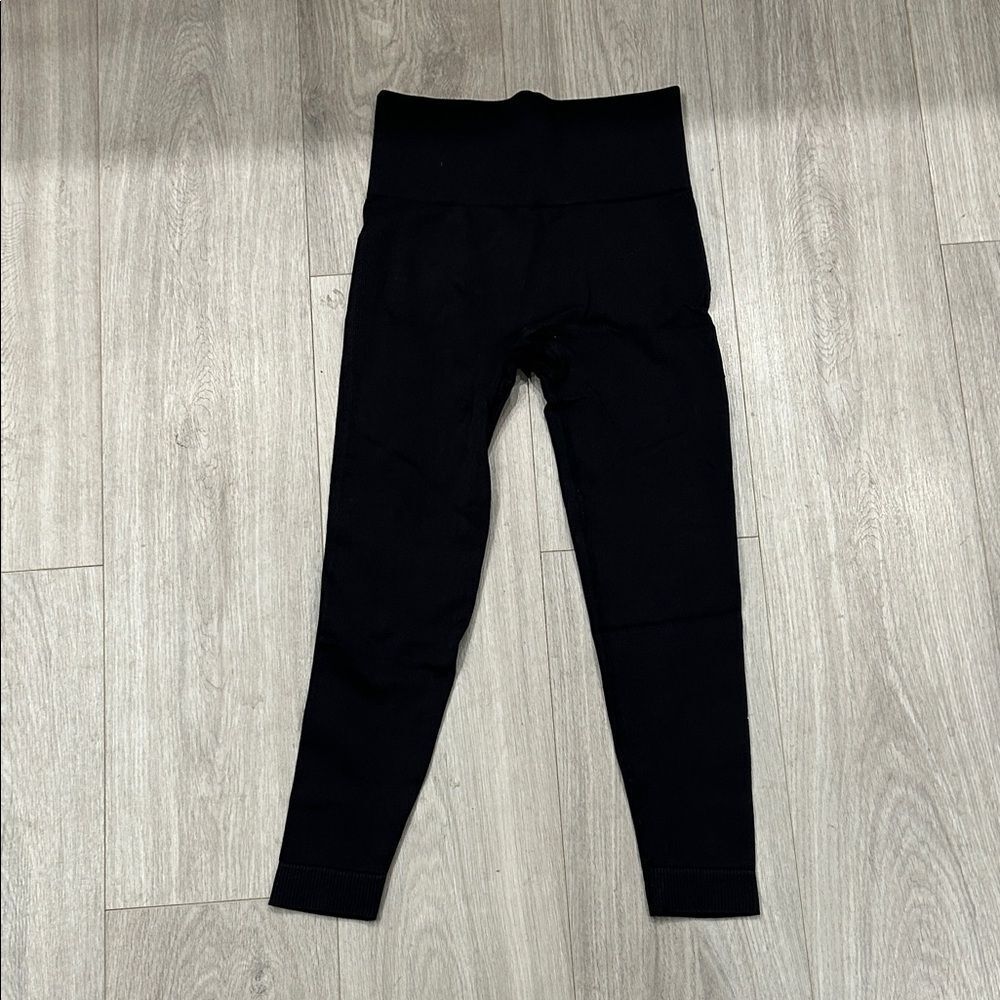 WEWOREWHAT Black Seamless Leggings Size Small